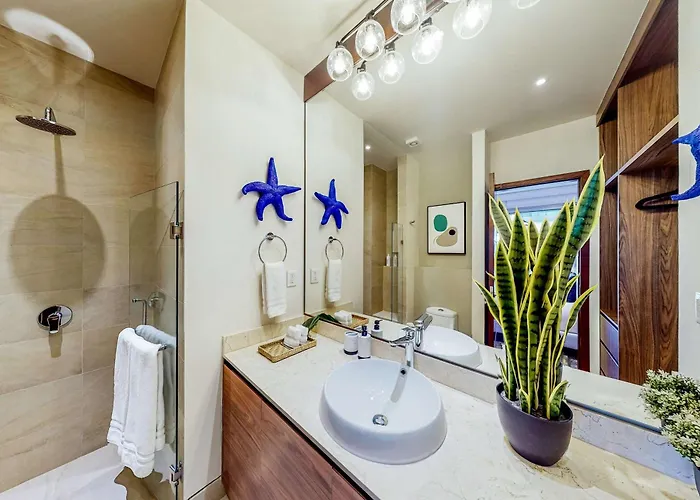 Stunning 3 Bedroom - Pool - Awesome Amenities