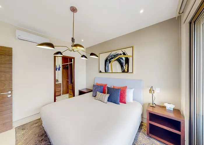 Stunning 3 Bedroom - Pool - Awesome Amenities *